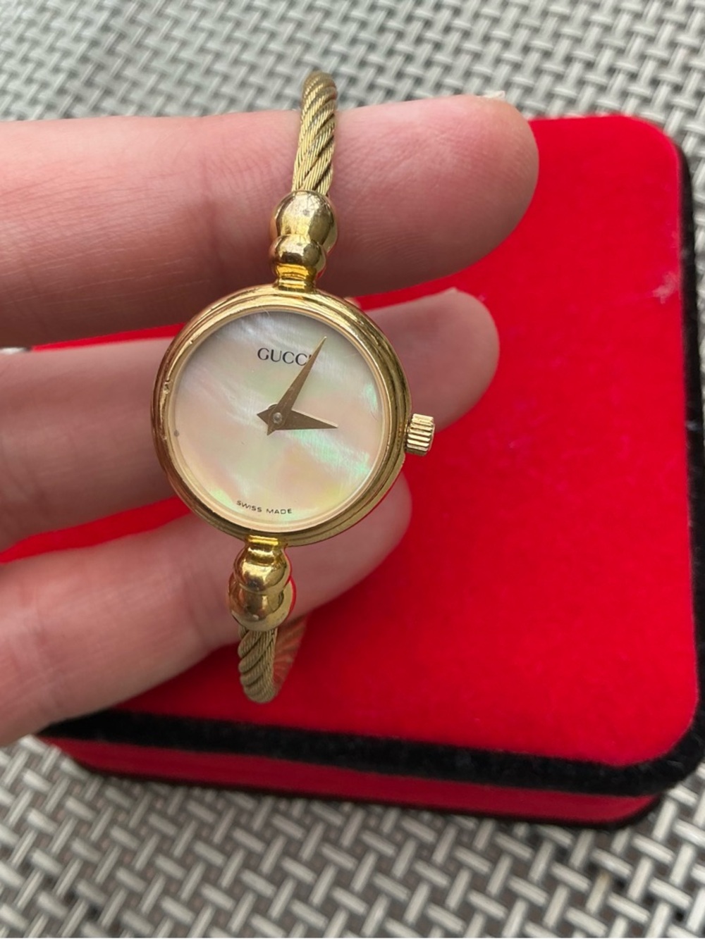Gucci Gold-Tone Watch with Mother-of-Pearl Dial🌟